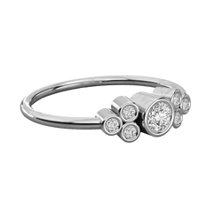 Anello da donna con moissanite a 7 pietre taglio rotondo da 0,50 TCW