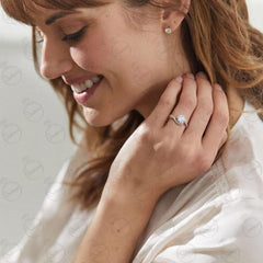 Anello da donna con moissanite intrecciata taglio rotondo TCW da 1,50