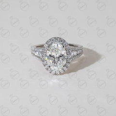 Anello Moissanite Halo taglio ovale TCW 2.20 per donna