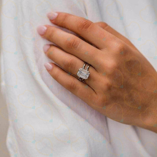 Anello da donna con diamante unico in laboratorio taglio smeraldo da 2,50 TCW