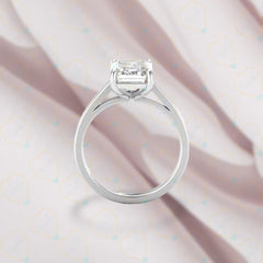 Anello da donna con diamante solitario taglio smeraldo TCW 1,75