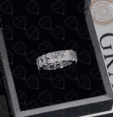 Anello da donna con diamanti coltivati ​​in laboratorio taglio smeraldo TCW Eternity 20,00