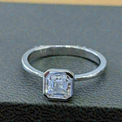 Anello da donna con diamante solitario taglio Asscher TCW da 1,50