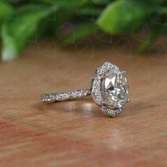 Anello con diamante Halo ovale da 0,80 TCW per donna