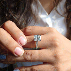 Anello da donna con diamante coltivato in laboratorio con alone nascosto e taglio radiante da 2,50 TCW