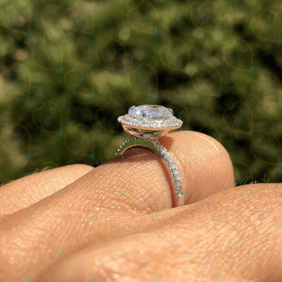 Anello da donna con diamante solitario ovale taglio 2,00 TCW con accenti in laboratorio